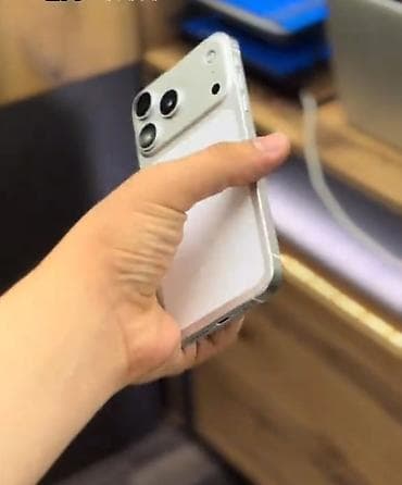 Məhsul: Kompakt smartfon, gümüş-ağ rəngli korpus Xüsusiyyətlər: -