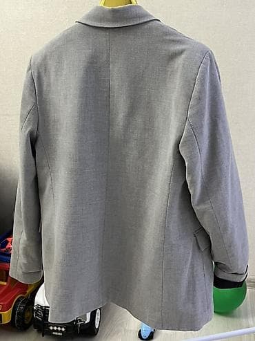 Paltolar: Boz rəngli klassik qadın blezeri - Kəsim: düz, bir az oversize siluet — 2