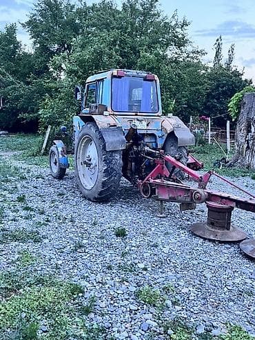 balaca maşın: MTZ traktor, kabinəli, arxa 3 nöqtəli asqı və PTO ilə. Mexaniki — 3