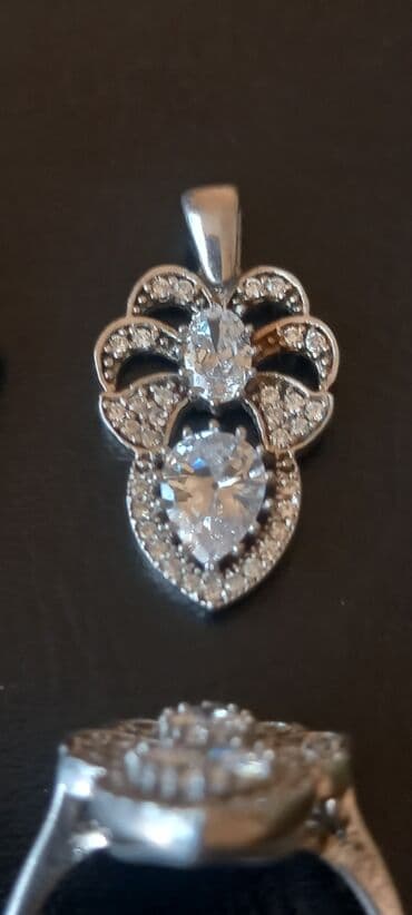 1 грамм золота цена 585 в баку: Gümüş dəst "üzük, sırğa və həmayil" dəsti satılır. Üzüyün ölçüsü 8.5 — 5