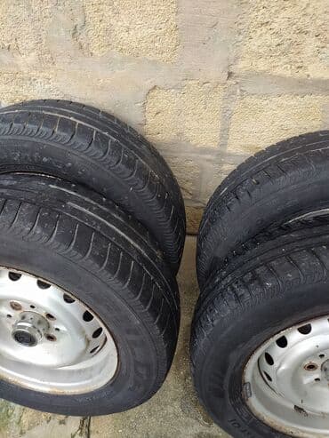 диски с полкой на ваз: VAZ 2106 1988-ci il zavod diskləri.Boltları var.
4 ədəd — 3