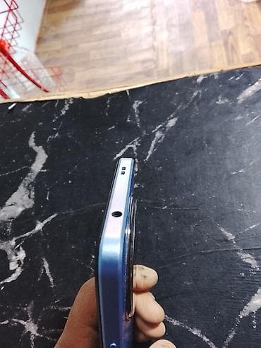 redmi mi9: Redmi smartfon Xüsusiyyətlər: - Göy rəngli korpus, düz kənarlı dizayn — 1