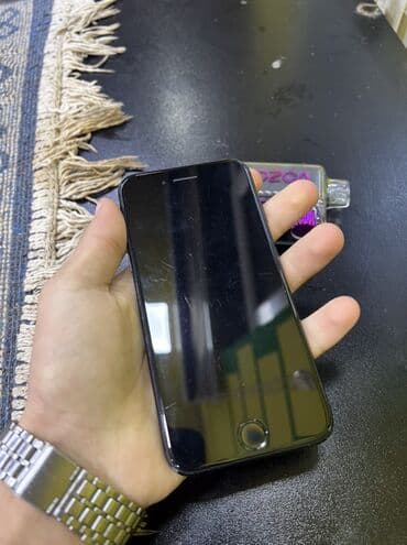 Apple iPhone: IPhone 7, Qara — 3