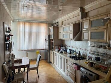 8 mikrorayon: 8 Noyabr metro stansiyasının girişi ilə üzbəüz 3 otaqlı təmirli ev — 13