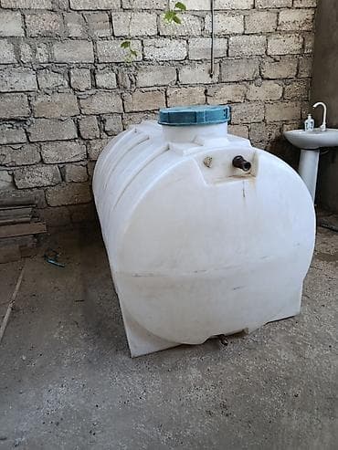 Plastik su çəni 1,5ton, qalın çən, təmir olunan yeri var, su axıdan — 1