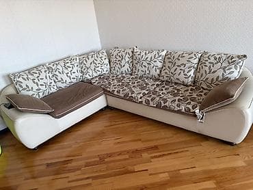 Künc divan: L‑şəkilli, krem rəngli korpus, qəhvəyi/yarpaq naxışlı iri