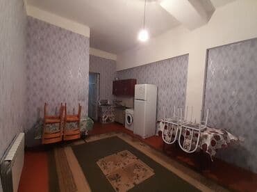 lokbatanda 1 otaqli ev: Geniş və mebel ilə təchiz olunmuş kirayə mənzil. Xüsusiyyətlər: - 1 — 3