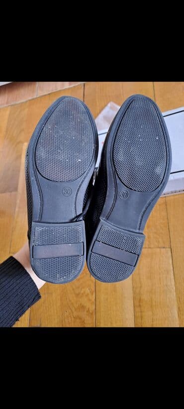 Uşaq ayaqqabıları: 2 dəfə restorana geyinilib,ensiz pəncəli ayağ üçün,temiz dəridir ve — 4