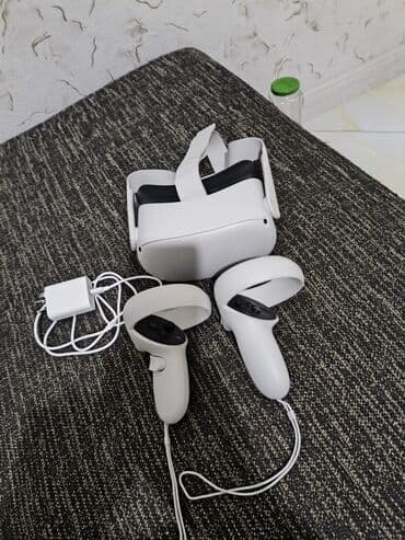 oyun ucun qulaqciqlar: Oculus meta quest 2 ideal vəziyyətdədir 6/256 qutusu var.Daxilində 100 — 3