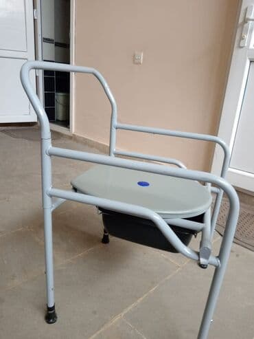 Portativ komod kreslosu - Metall karkaslı, dayanıqlı konstruksiya -