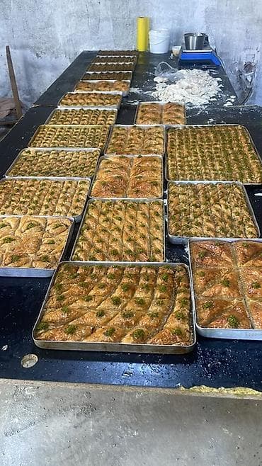 asbaz vakansiyasi: Salam paxlava sexine işçi xanim teləb olunur əməy haqqi genlükdü 30 m — 1