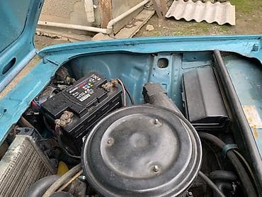 vaz 2107 oturacaqlari: Lada 2107 sedan - Kuzov: 4 qapılı sedan, mavi rəng - Mühərrik — 8