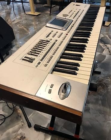 sintezator qiymetleri: Синтезатор, Korg — 3