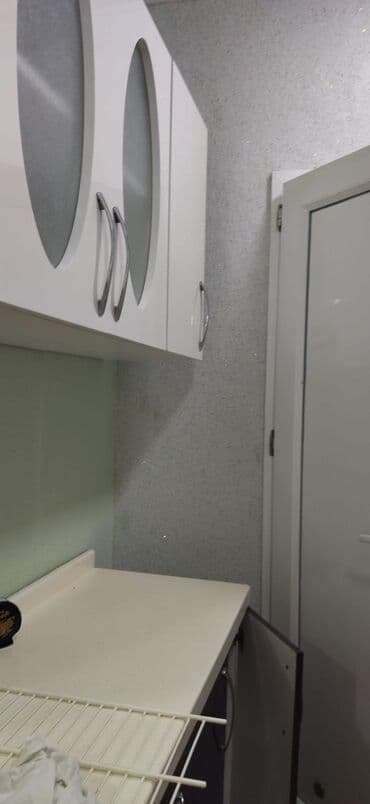 шкаф купе угловой в спальню: 3 qapılı güzgülü şkaf - Rəng: krem/bej tonları, dekorativ qızılı — 9