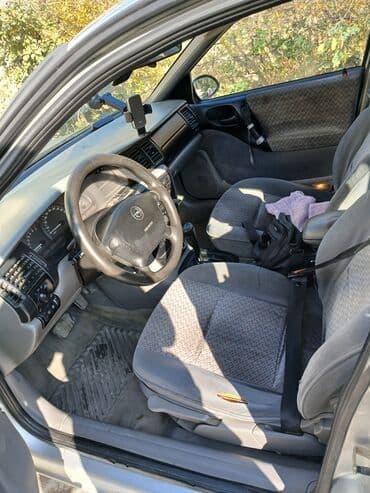 opel astra h 1.3 turbo qiymeti: Opel Vectra: 1.8 l | 1996 il 449000 km Sedan — 5