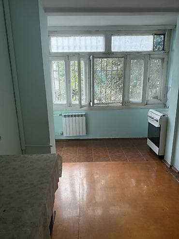qarayev 3 otaqli evler: 3 otaqlı Leningrad lahiyəli mənzil satılır, 2/5 daş bina, A.Sultanova — 8