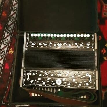 rus gitarasi: Qarmon, Yeni, Ödənişli çatdırılma — 3