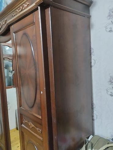 lepe: Klassik üslubda böyük dolab Salam.Dolab satılır heç bir problemi yox — 4