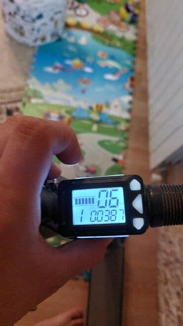 İncəsənət və kolleksiyalar: Elektrik skuter - Qara rəngli elektrik skuter, qatlanan konstruksiya — 3