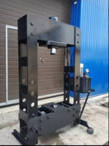 Avadanlığın icarəsi: Hidravlik preslər – müxtəlif sənaye və emal işləri üçün Təsvir: - — 2