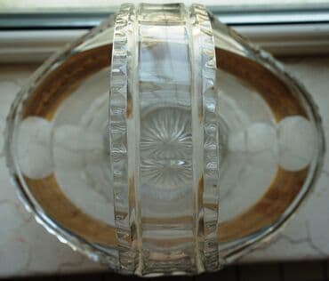 Bitkilər: Meyvə qabı Bohemia Tərkibi 24% massikot mineraldan (PbO) ibarət — 3