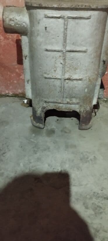 Döküm materialdan hazırlanmış qaz peci Xüsusiyyətlər: - Qalın divarlı