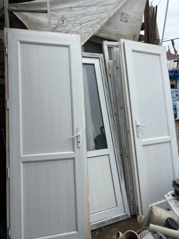 plasdik qapılar: İşlənmiş Plastik qapı Ödənişli quraşdırma, Ödənişli çatdırılma — 1