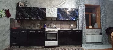 çarpayıya bitişik stol: Mətbəx mebeli dəsti - Üst və alt dolablar: Qara rəngli, mərmər — 2