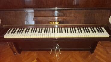 akustik gitar: Piano, Petrof, Akustik — 3