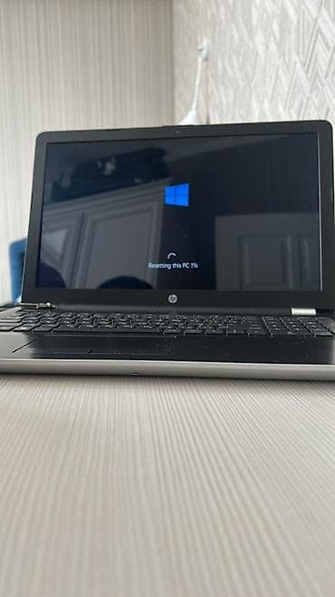 ikinci el macbook pro: HP noutbuk - Marka/model: HP (15.6" ölçülü ekran) - Prosessor: Intel — 2