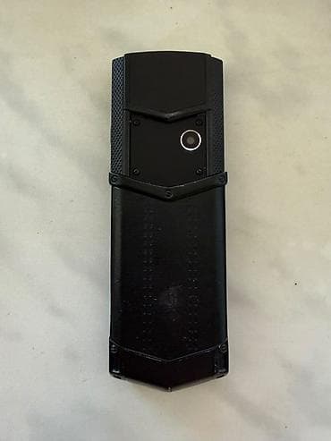 apple 17 pro: Təsvir:VERTU SIGNATURE- Klassik düyməli mobil telefon. Qara rəngli — 2