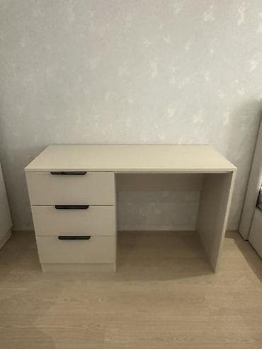 Düz masa, Stulsuz, Polkasız, Siyirməli, Belarusiya, Sadə laminat