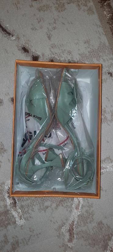 Ölçü: 38, rəng - Yaşıl, Yeni