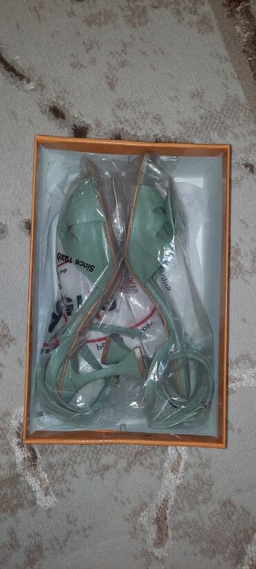 Basanoşka və səndəllər: Ölçü: 38, rəng - Yaşıl, Yeni — 2