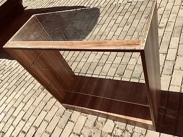 İdeal vaziyyət də 2 şüşə vitrin satılır Mağaza da yer olmadığı üçün