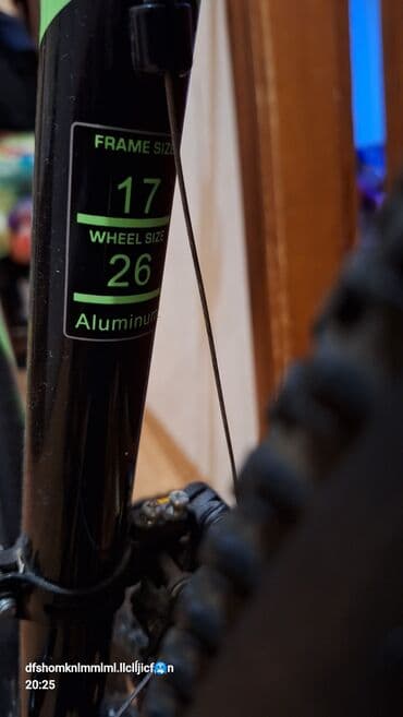 ktm velosipēdi: ISMA markalı, qara rəngli, yaşıl detalları olan dağ velosipedi — 7