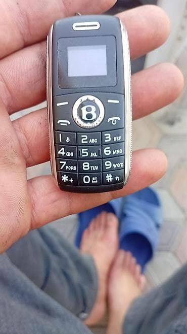 Elektronika: Mini düyməli mobil telefon - Kompakt ölçü: ovuca sığan, asan daşına — 1