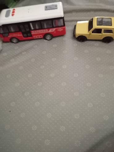 flo memar ecemi: Uşaq oyuncaqları – avtobus və yolsuzluq avtomobili dəsti - Avtobus — 1
