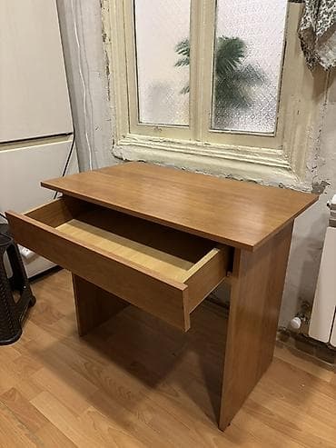 Офисные столы: Məhsul: Kompakt iş/yaradıcılıq masası, çekmecəli - Material: Taxta — 2