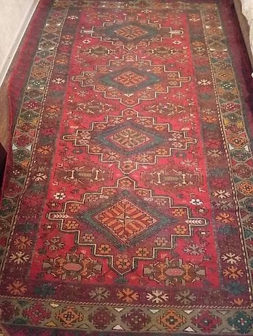 gitara simi: Qədim üslubda əl toxuması xalça - Tərkib: təbii yun (əl toxuması). - — 2
