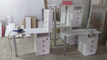 Вешалки: Новый, Стол для маникюра, Без зеркала — 1