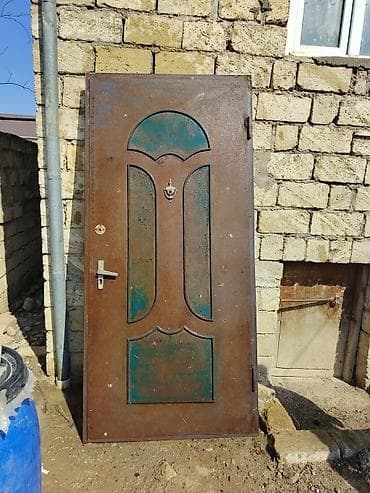 darvaza qapi: Dəmir qapı 1.10-2.30 qalın şivellerden yığılma yaxsi veziyyetdedir — 2