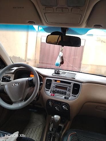 Kia Rio sedan – qara rəng, avtomatik sürətlər qutusu. Avadanlıq və