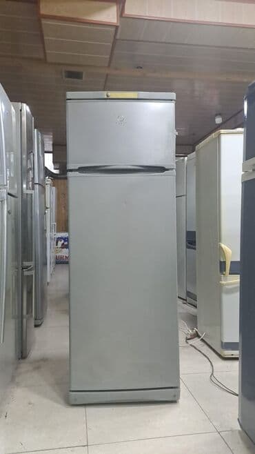 2 qapılı Indesit Soyuducu Satılır, rəng - Gümüşü