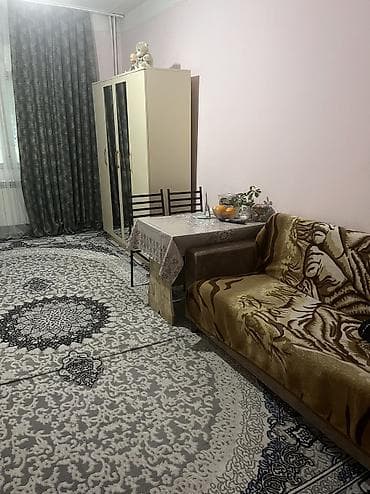 Salam xanımlar,Ecemi metrosunun bir cıxışına yaxın mesafede 2 otaqlı