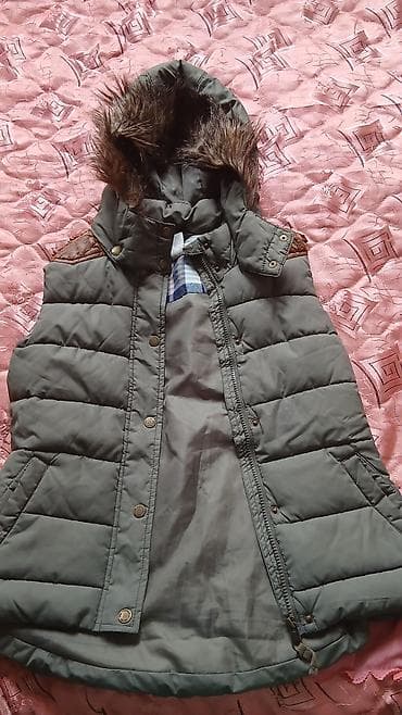 Qadınlar üçün kapüşonlu isti jilet - Rəng: zeytun-yaşıl - Model