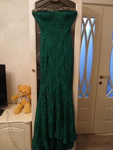 don sumqayit: Zümrüd-yaşıl rəngdə gecə/ziyafət libası. - Model: Strapless — 2