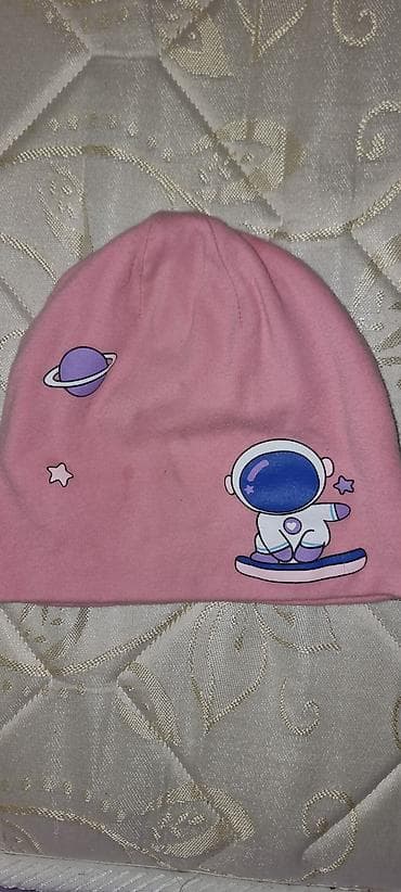 uşaq papaqlari instagram: Uşaq papağı – çəhrayı rəngdə, yumşaq trikotaj materialdan. Ön hissədə — 1