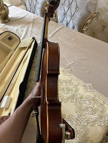 zerb aletleri: Skripka dəsti – 4/4 ölçü Tam komplekt: - 4/4 ölçülü skripka (tam — 3