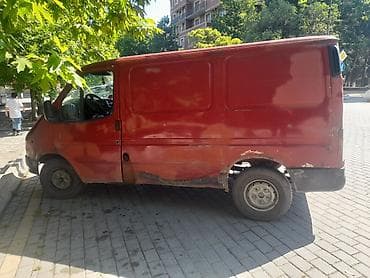 w210 teker: Qırmızı rəngli yük mikroavtobusu - Korpus: qapalı furgon tipli kuzov — 5
